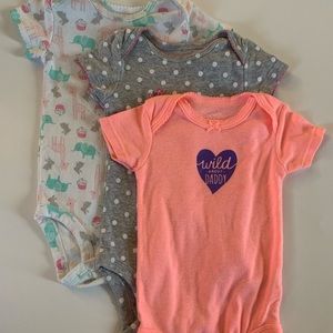 Carter’s onesies, 6 months x3